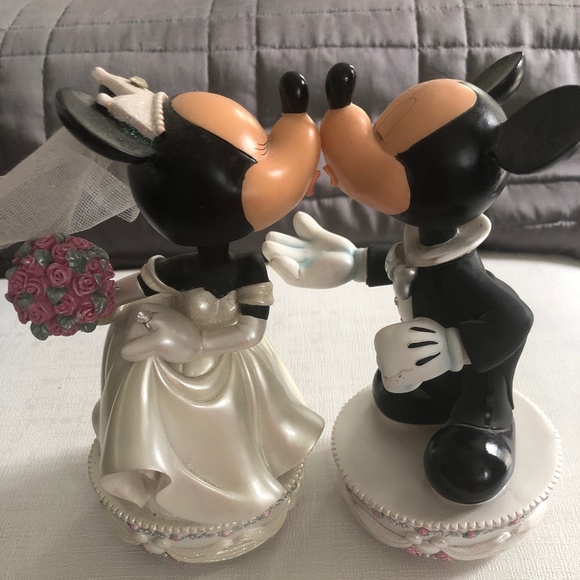 Mickey and Minnie Wedding Kiss Bobbleheads - Picture 1 of 4